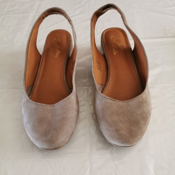Seychelles Shoes - Seychelles Suede Mauve Close Toe Sling Back Sandle